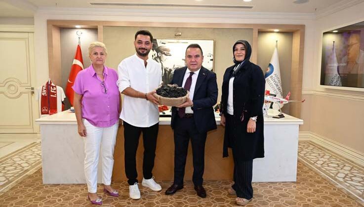 Antalya Büyükşehir destekledi genç çiftçiler üretti