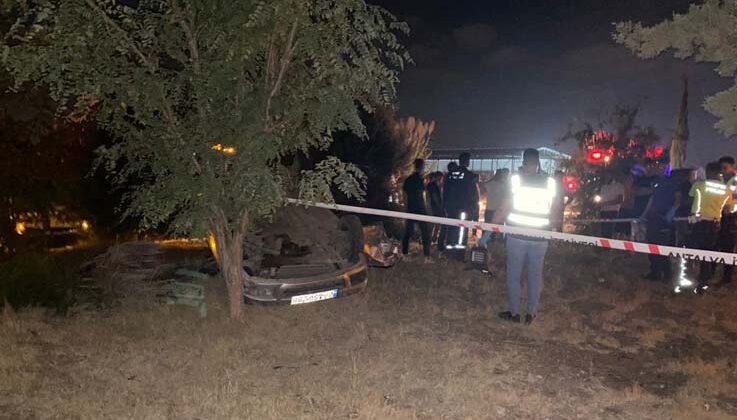 Antalya’da refüje çarpıp takla atan otomobil sürücüsü hayatını kaybetti