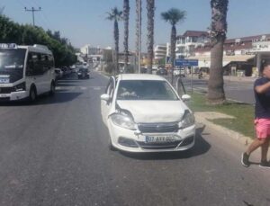 Antalya’da yaya geçidinde 3 araçlı zincirleme kaza