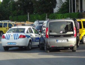 Korsan turist taşırken yakalandı, müşterisine “Bugün yok, polis beni yakaladı, yapacak bir şey yok” dedi