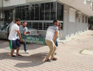 Kazakistan uyruklu 9 aylık hamile kadın evinde ölü bulundu