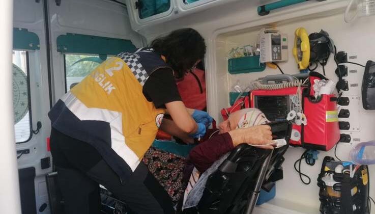 Mutfakta çıkan yangın nine ve torununa korku dolu anlar yaşattı