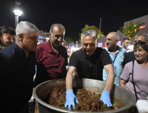 Festivalde Kardeş Türküler gecesi