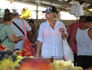 Antalya’da bağıran pazarcıya taviz yok, anonslarla sürekli uyarılıyorlar
