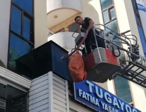 Dönercinin bacasında çıkan yangını ekipleri alarma geçirdi