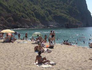 Alanya’da ekim ayında deniz keyfi sürüyor