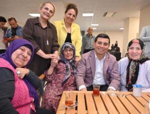 Başkan Tütüncü, Fethi Bayçın Huzurevi sakinleriyle buluştu