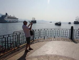 İsrailli turistler lüks kruvaziyerle Alanya’ya demir attı