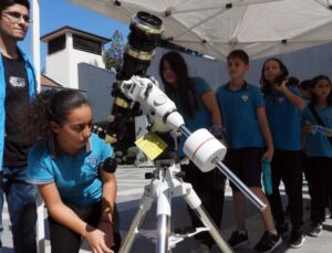 Astronomi profesörü Derman, Antalya Bilim Merkezi’nde öğrencilerle buluştu