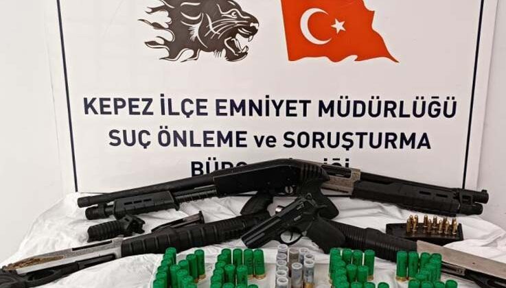 İş yerinde 4 pompalı tüfek ve 1 tabanca ele geçirildi: 1 gözaltı