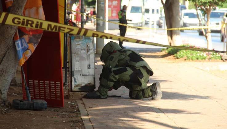 Antalya’da şüpheli kadın çantasında cüzdan ve kart çıktı