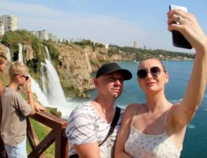 Antalya’nın dünyaca ünlü şelalesinin sonbahar manzarası mest etti