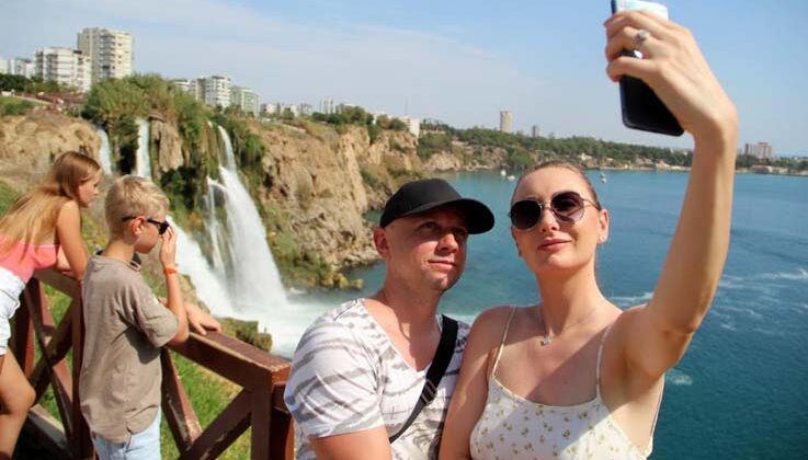 Antalya’nın dünyaca ünlü şelalesinin sonbahar manzarası mest etti