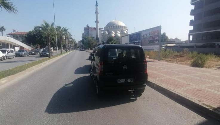 Manavgat’ta hafif ticari araçla motosiklet çarpıştı: 1 yaralı