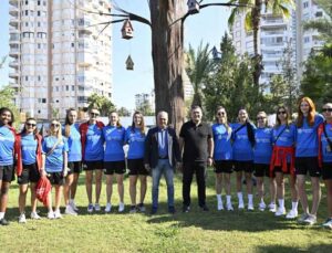 Başkan Uysal, ‘Voleybolda rüyalar şehrinin, rüya takımı olabiliriz’