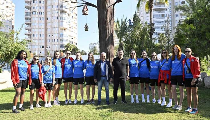 Başkan Uysal, ‘Voleybolda rüyalar şehrinin, rüya takımı olabiliriz’