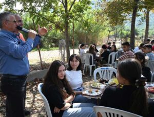 Başkan Topaloğlu, öğrencilerin hazırladığı yemeğe misafir oldu