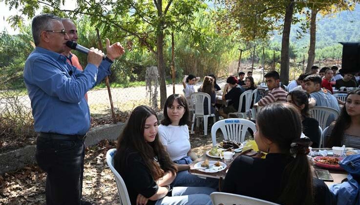 Başkan Topaloğlu, öğrencilerin hazırladığı yemeğe misafir oldu