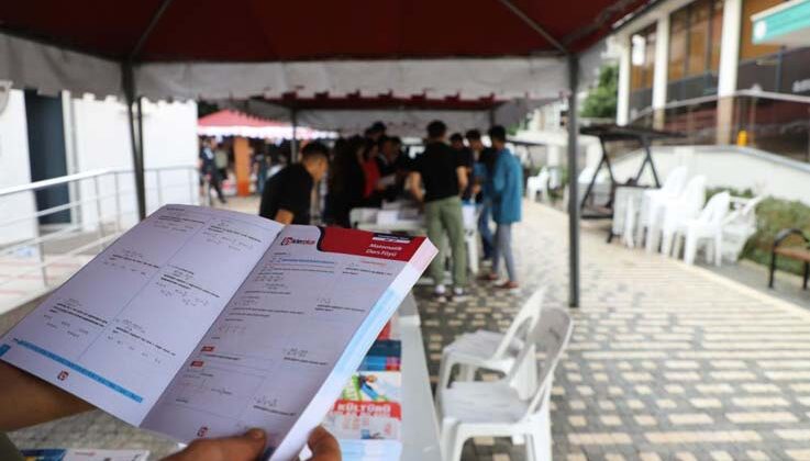 Öğrenciler Ucuz Kitap Fuarı’nda kitaplarla buluştu