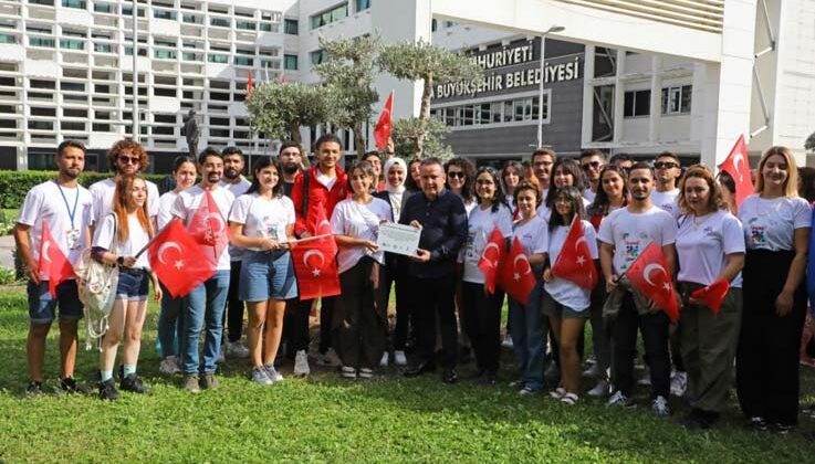 Başkan Böcek gençlerle barış için zeytin ağacı dikti