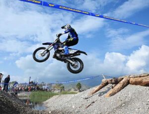 Endurocular Kemer sahilinde hünerlerini sergiledi