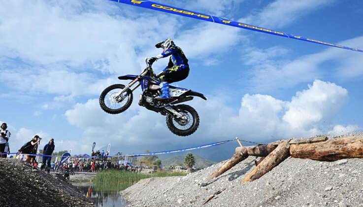 Endurocular Kemer sahilinde hünerlerini sergiledi