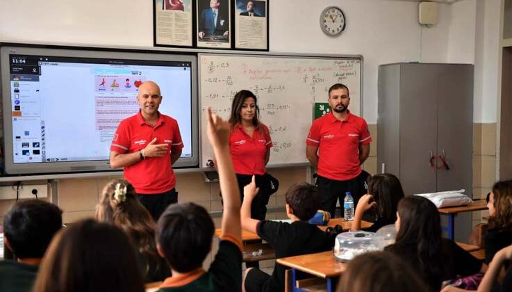 Öğrencilere afet eğitimi ve tatbikatı