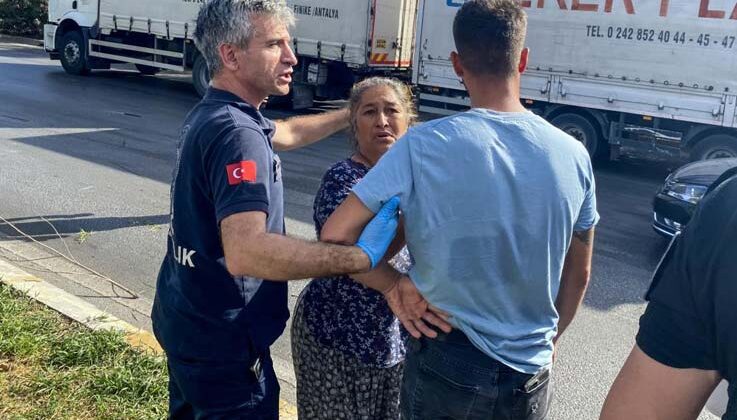 Feci kazada ölümden dönen gence, kadın akrabasından sevinç öpücüğü