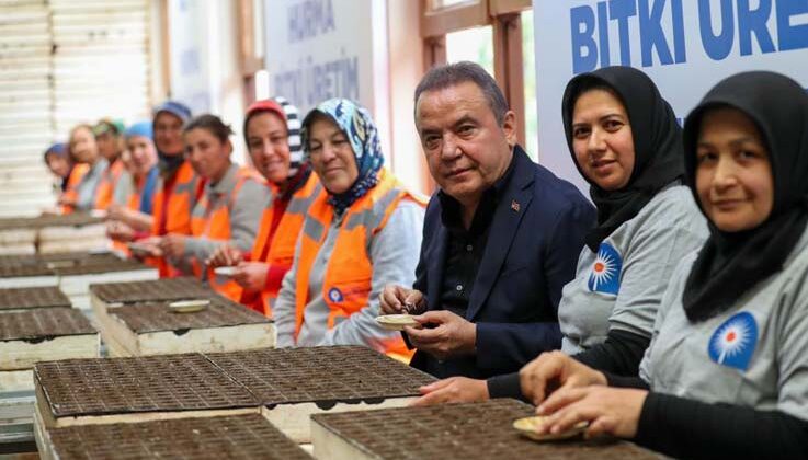 Başkan Böcek’ten personeline 100. Yıl ikramiyesi
