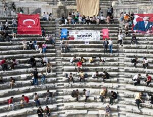 Aspendos Antik Tiyatrosu’nda “Satranç Tarihle Buluşuyor” etkinliği düzenlendi