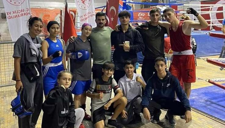 Manavgatlı sporcular boks kupasından madalyalarla döndü