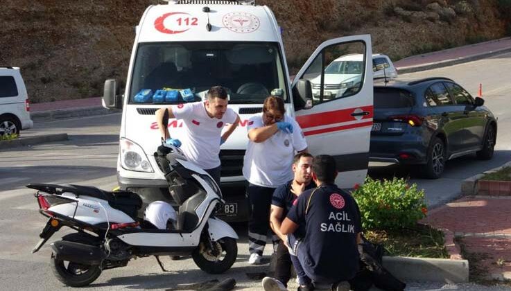 Otomobille çarpışan motosiklet sürücüsü yaralandı