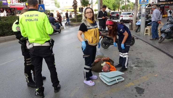 Yayalara yol veren otomobile motosiklet arkadan çarptı: 1 yaralı