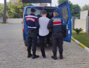 Manavgat’ta 10 yıl hapis cezası ile aranan firari jandarma operasyonuyla yakalandı