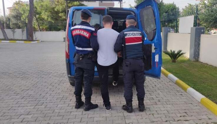 Manavgat’ta 10 yıl hapis cezası ile aranan firari jandarma operasyonuyla yakalandı