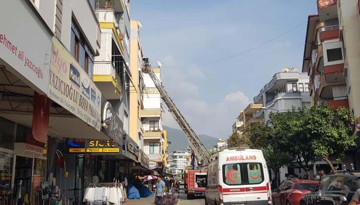 Ocakta unutulan yemek yangına neden oldu
