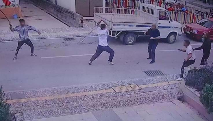 Alacak verecek kavgasında sopa ve bıçaklar konuştu: 1’i ağır 3 kişi yaralandı