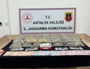 Evini uyuşturucu imalathanesine çevirdi, jandarma operasyonuyla yakalandı