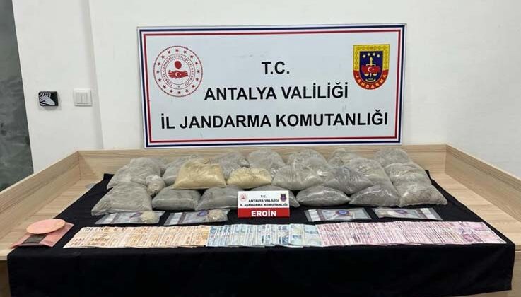 Evini uyuşturucu imalathanesine çevirdi, jandarma operasyonuyla yakalandı