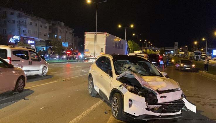 Otomobilin çarpıp ölümüne sebep olduğu yayanın metrelerce sürüklendiği anlar kamerada