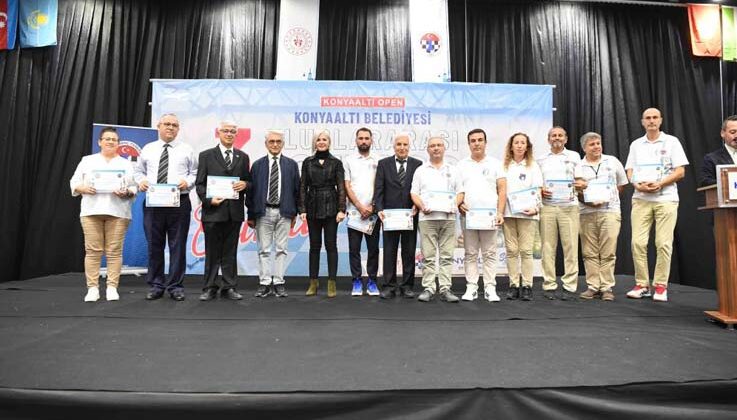 Konyaaltı’nda satrançın şampiyonları ödüllendirildi