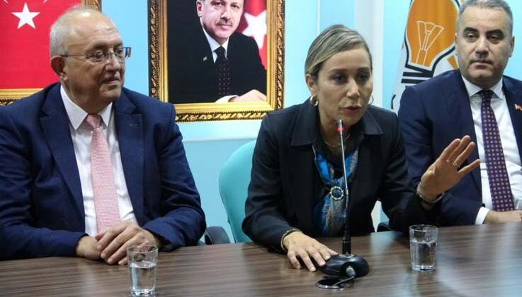Manavgat’ta 40 kadın AK Parti saflarına katıldı