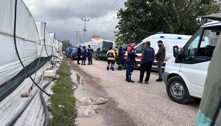 Tüfekle oynayan oğlu tarafından vurularak hayatını kaybetti