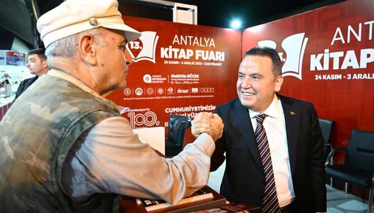Yazarlar, 13. Antalya Kitap Fuarı’nda okurlarıyla buluşuyor