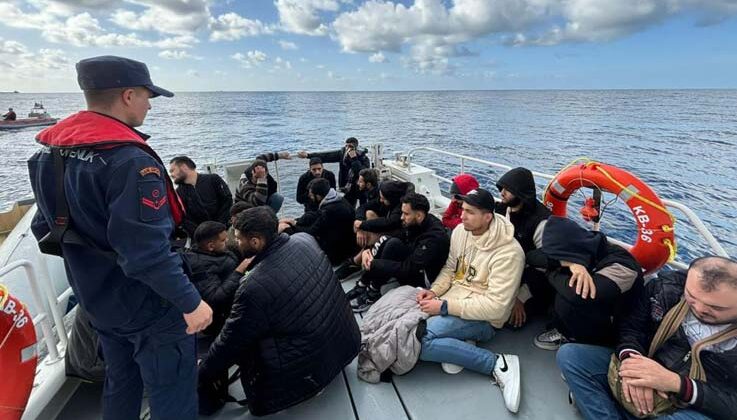 Antalya’da ülkeyi terk etmeye çalışan 22 düzensiz göçmen yakalandı