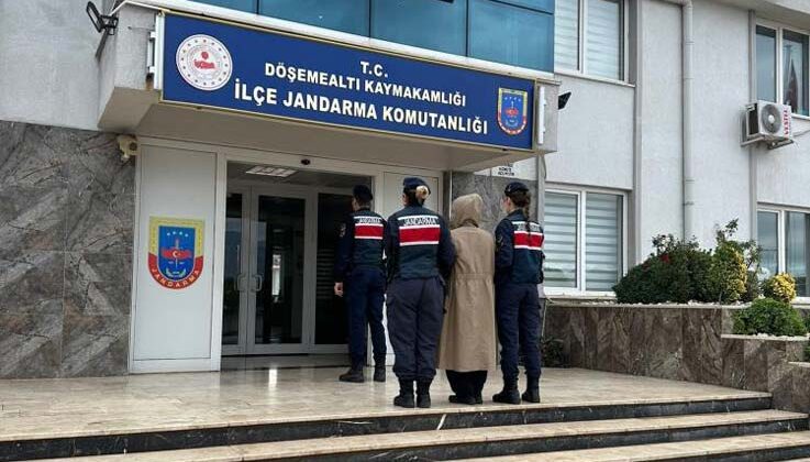 Hakkında 42 yıl kesinleşmiş hapis cezası bulunan kadın tavan arasında yakalandı