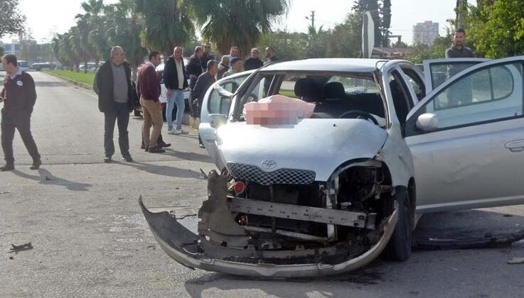 Kontrolsüz kavşakta iki otomobil çarpıştı: 3 yaralı