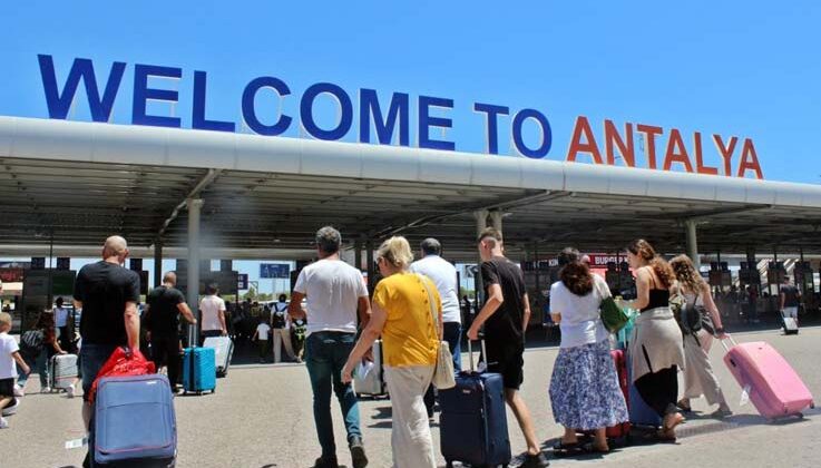 Turizm kenti Antalya’da ilk 11 ayda turist rekoru