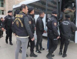 Arama kaydı bulunan 98 şahıs yakalandı