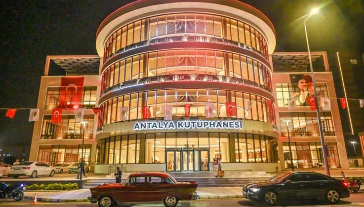 Antalya’nın dev kütüphanesi açılış için gün sayıyor